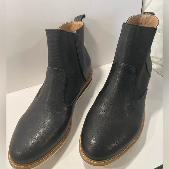 Kelly & Katie Arlo Wedge Boots Black Leather Size 10 Stretch Pull On Booties - Picture 2 of 9